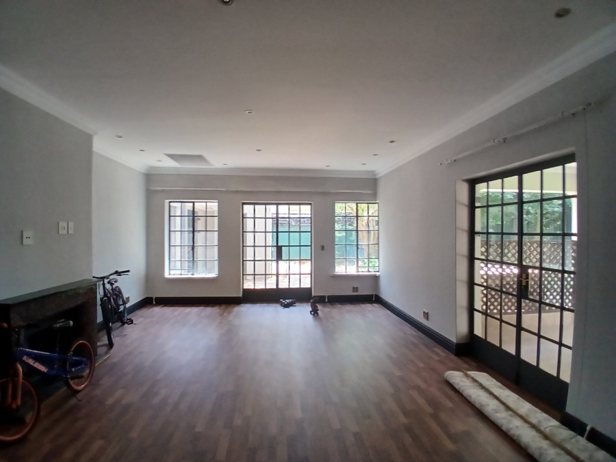 To Let 6 Bedroom Property for Rent in Houghton Estate Gauteng