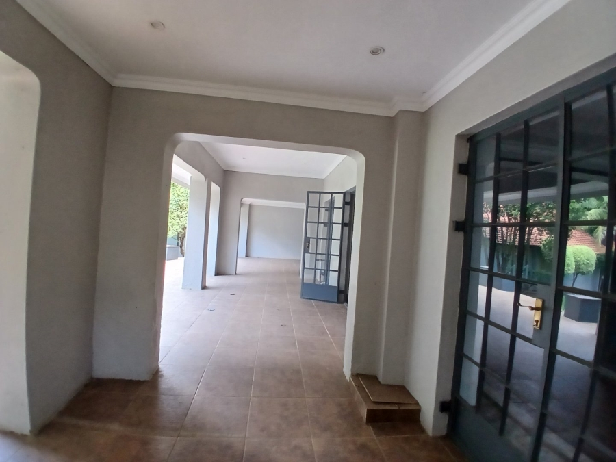 To Let 6 Bedroom Property for Rent in Houghton Estate Gauteng