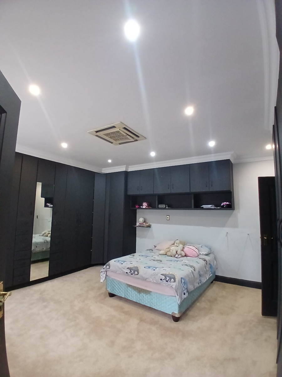 To Let 6 Bedroom Property for Rent in Houghton Estate Gauteng