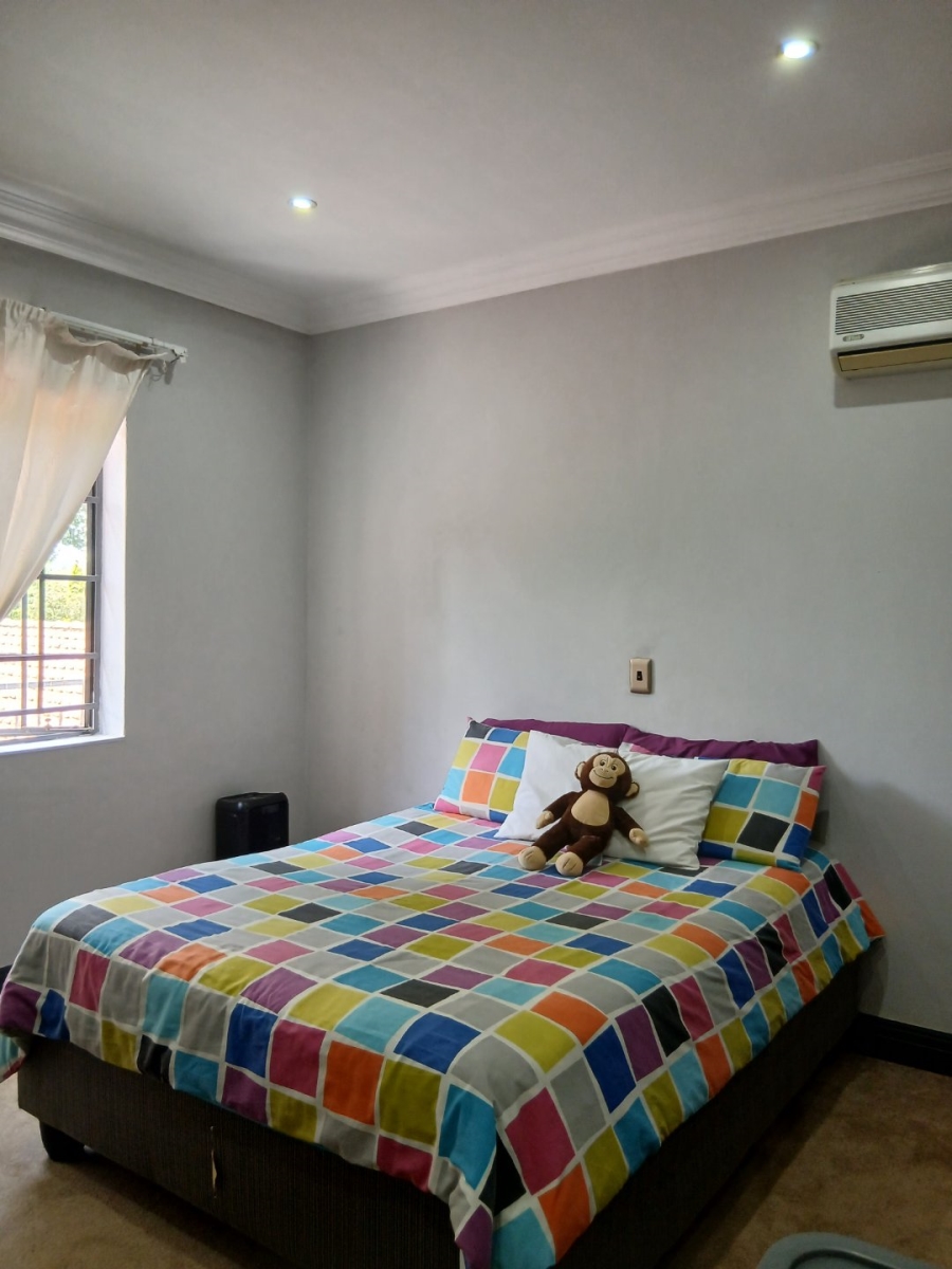 To Let 6 Bedroom Property for Rent in Houghton Estate Gauteng