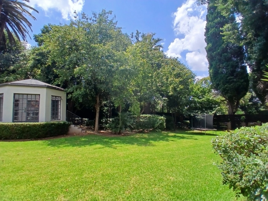 To Let 6 Bedroom Property for Rent in Houghton Estate Gauteng