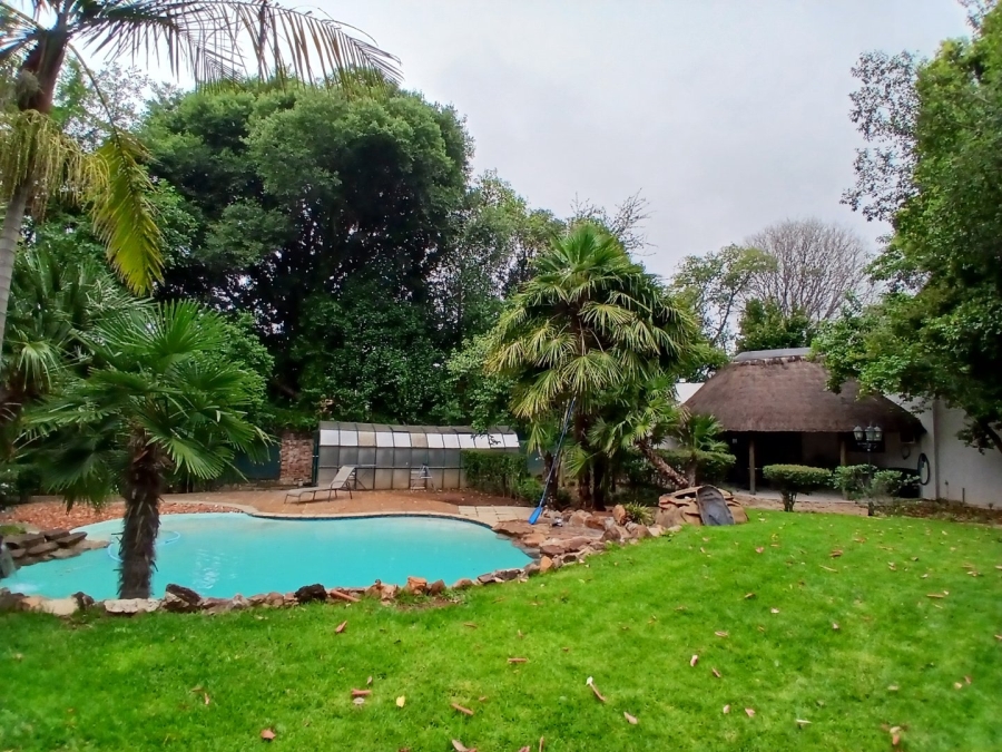 To Let 6 Bedroom Property for Rent in Houghton Estate Gauteng