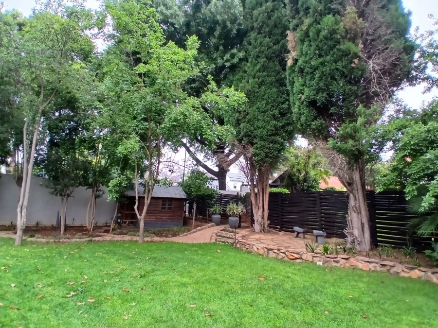 To Let 6 Bedroom Property for Rent in Houghton Estate Gauteng