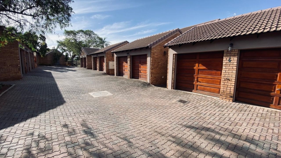 2 Bedroom Property for Sale in Monavoni Gauteng