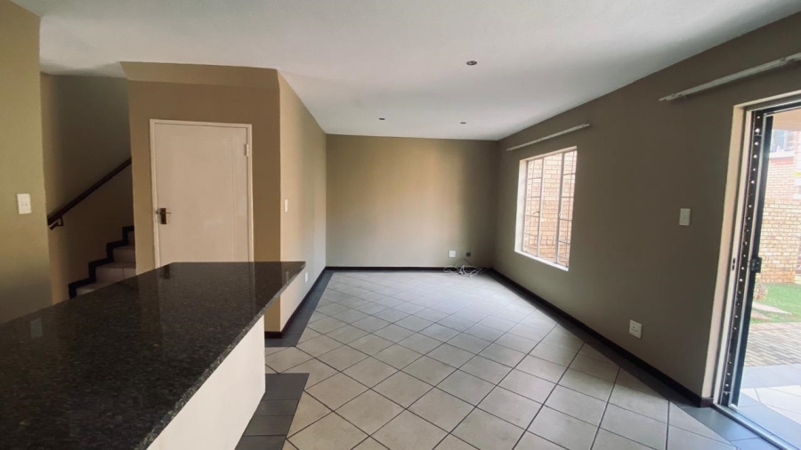 2 Bedroom Property for Sale in Monavoni Gauteng