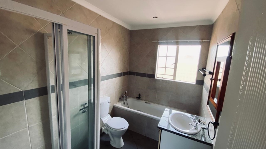 2 Bedroom Property for Sale in Monavoni Gauteng