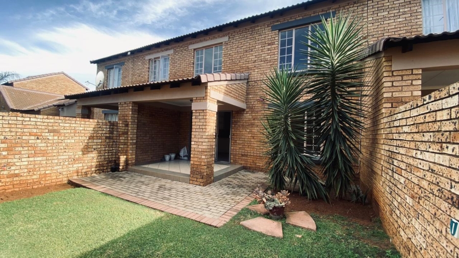 2 Bedroom Property for Sale in Monavoni Gauteng