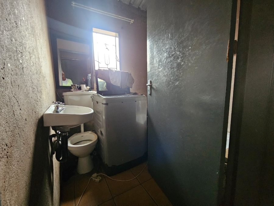 2 Bedroom Property for Sale in Etwatwa Gauteng