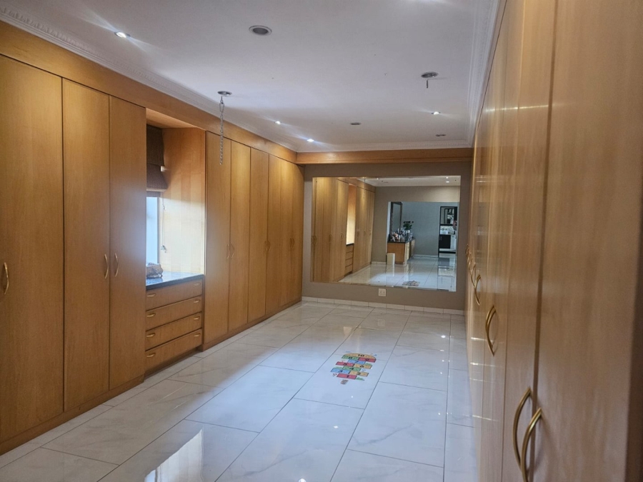 9 Bedroom Property for Sale in Mooikloof Equestrian Estate Gauteng