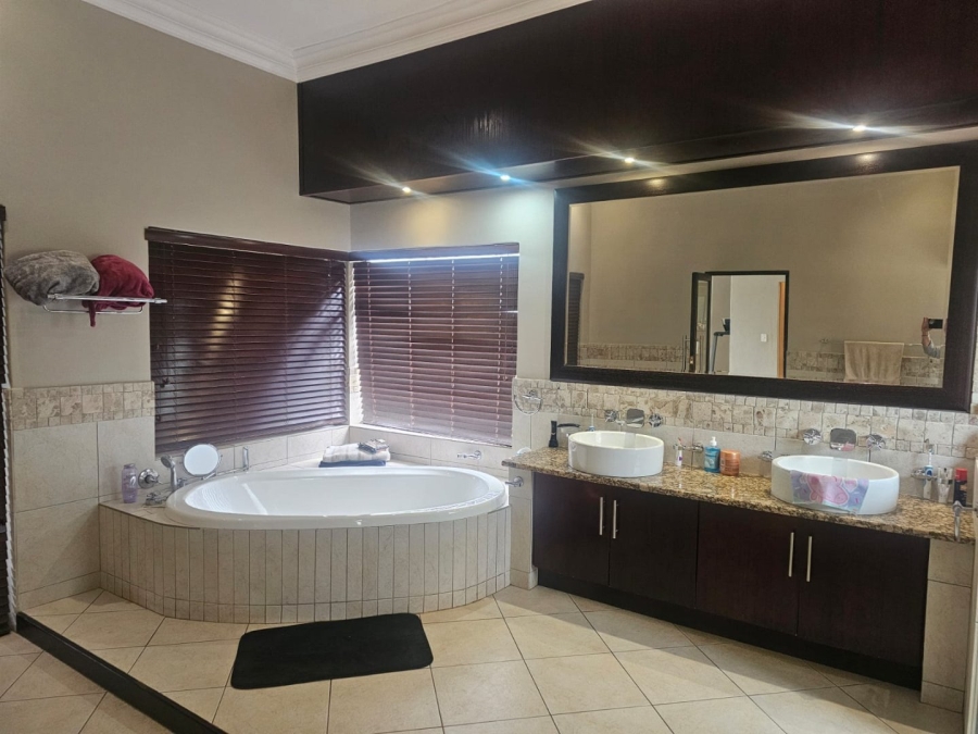 9 Bedroom Property for Sale in Mooikloof Equestrian Estate Gauteng