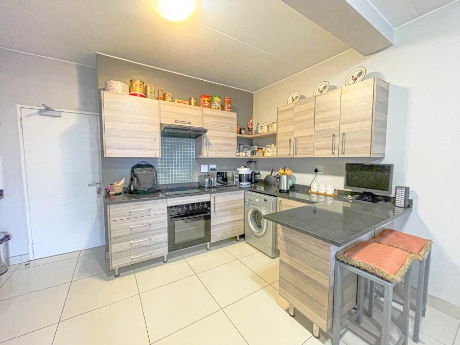 2 Bedroom Property for Sale in Blue Hills Gauteng