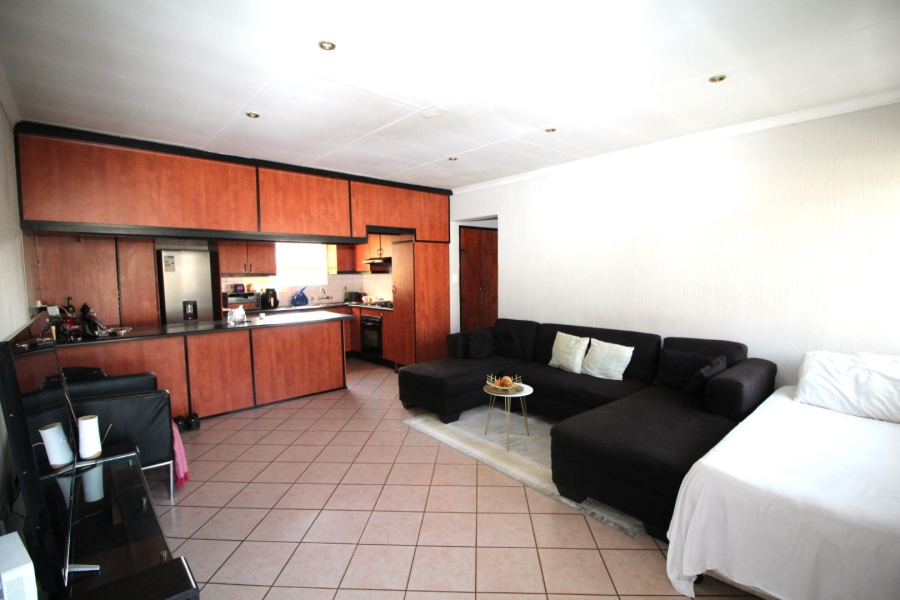 3 Bedroom Property for Sale in Die Hoewes Gauteng