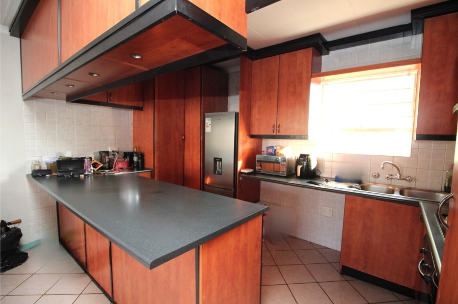 3 Bedroom Property for Sale in Die Hoewes Gauteng