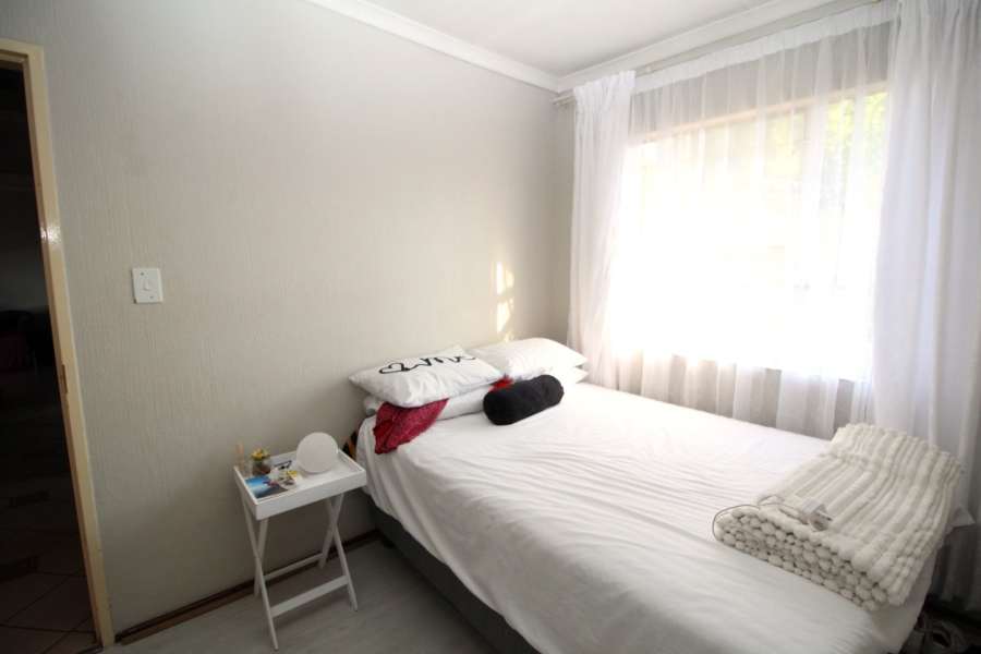 3 Bedroom Property for Sale in Die Hoewes Gauteng