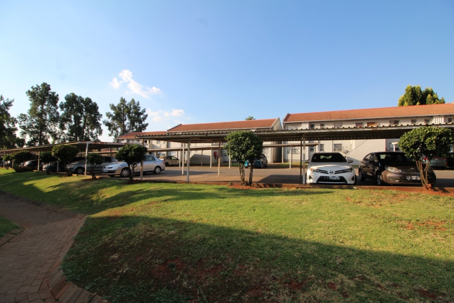 3 Bedroom Property for Sale in Die Hoewes Gauteng