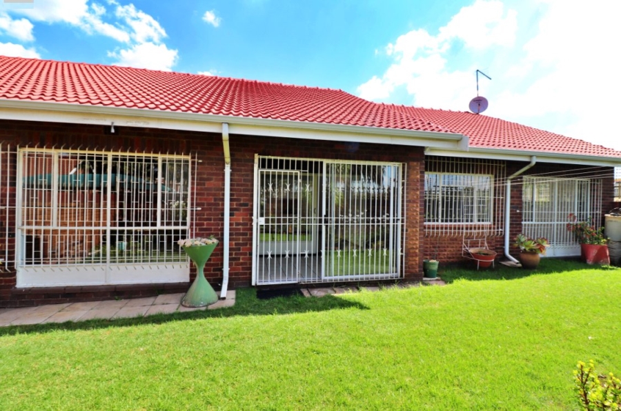 3 Bedroom Property for Sale in Barvallen Gauteng