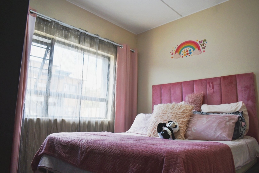  Bedroom Property for Sale in Vorna Valley Gauteng