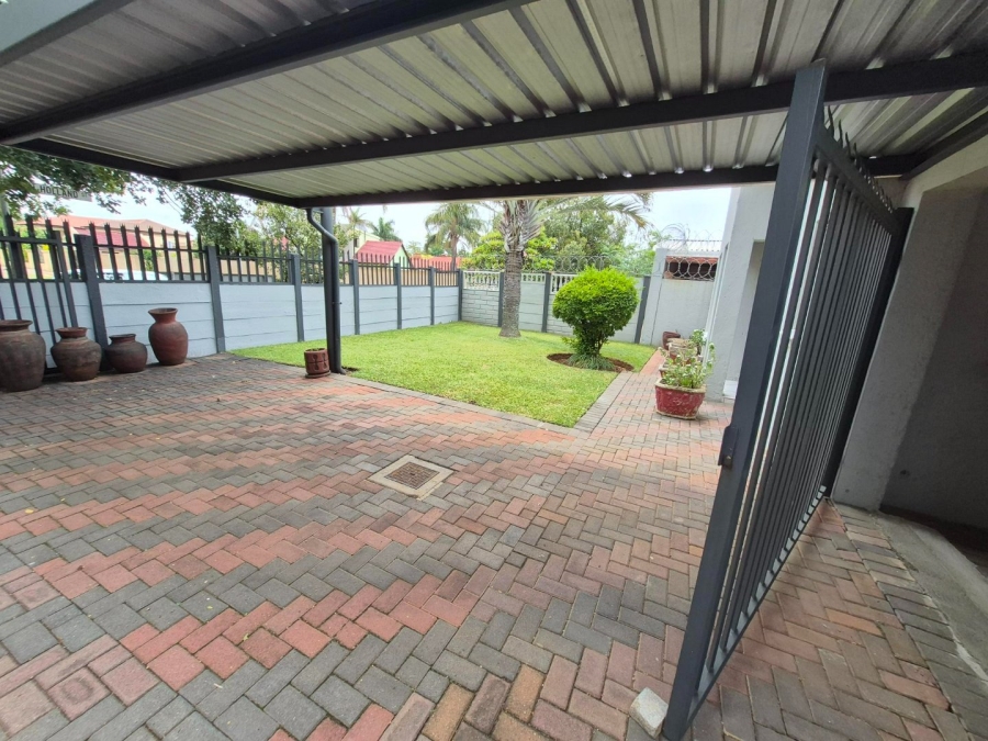 2 Bedroom Property for Sale in Montana Tuine Gauteng