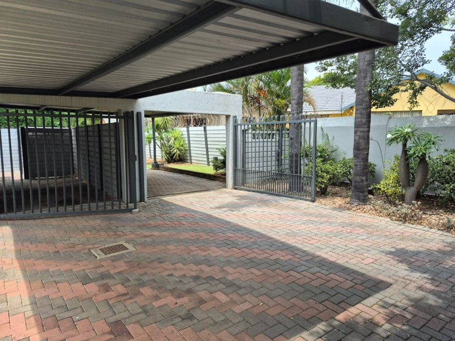 2 Bedroom Property for Sale in Montana Tuine Gauteng