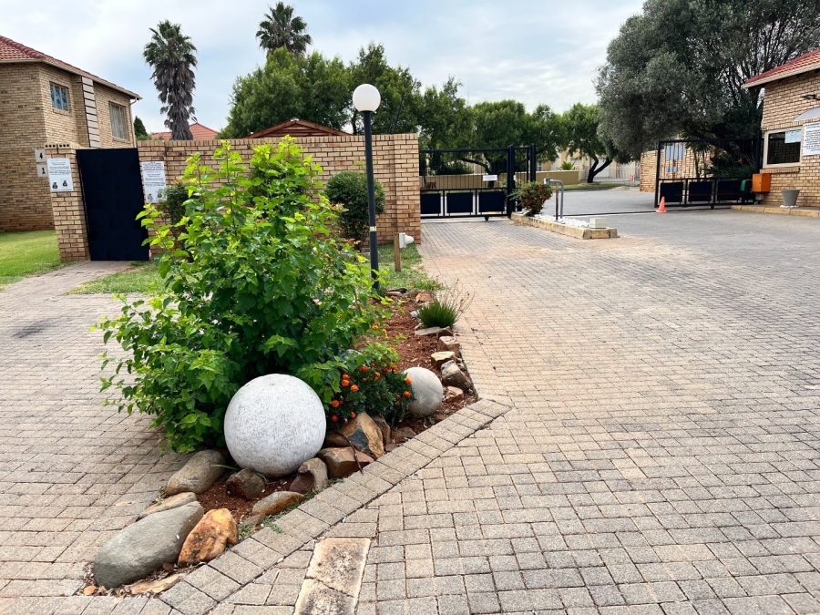 2 Bedroom Property for Sale in Vanderbijlpark SW 5 Gauteng