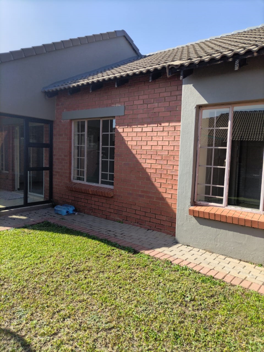 3 Bedroom Property for Sale in Kosmosdal Gauteng