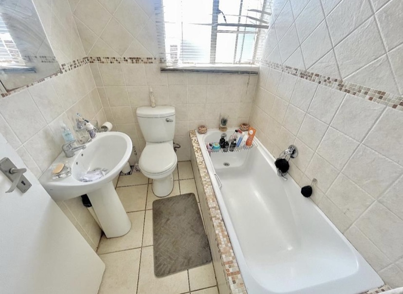 3 Bedroom Property for Sale in Kosmosdal Gauteng