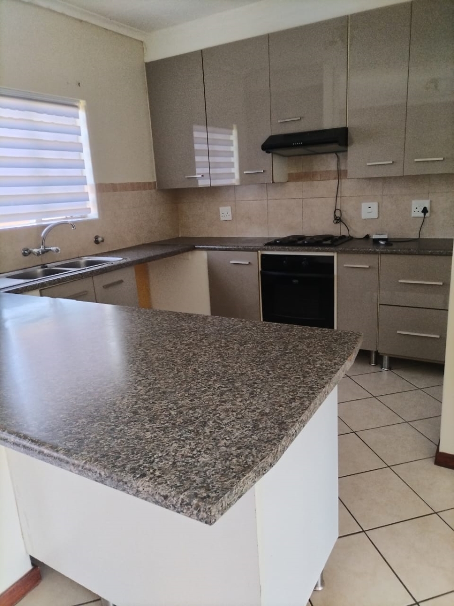 3 Bedroom Property for Sale in Kosmosdal Gauteng