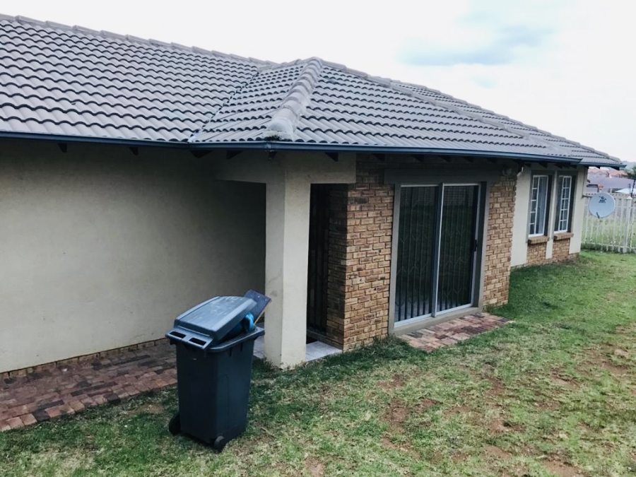 3 Bedroom Property for Sale in Kosmosdal Gauteng