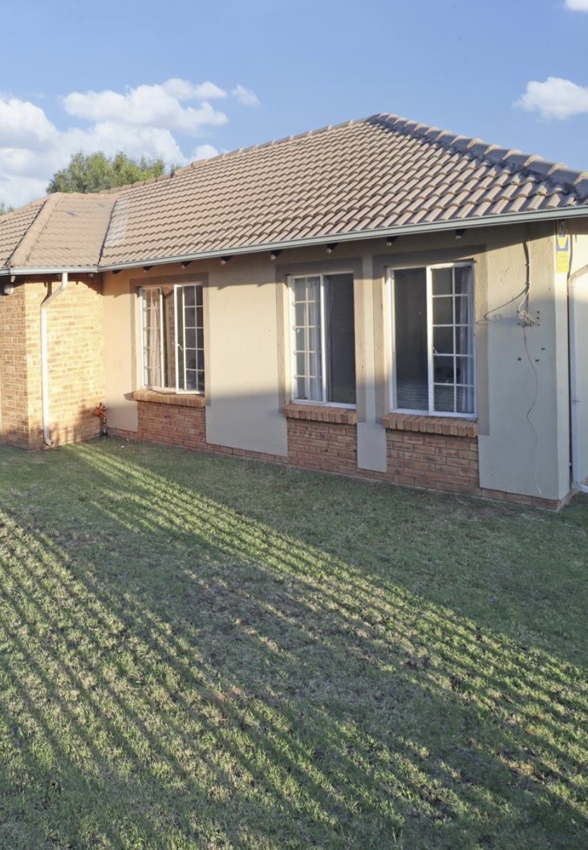 3 Bedroom Property for Sale in Kosmosdal Gauteng