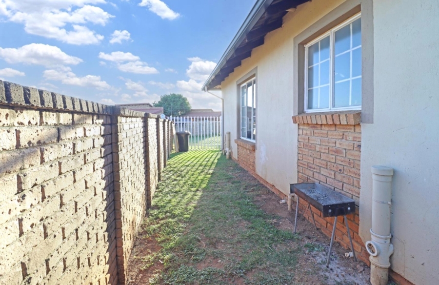 3 Bedroom Property for Sale in Kosmosdal Gauteng