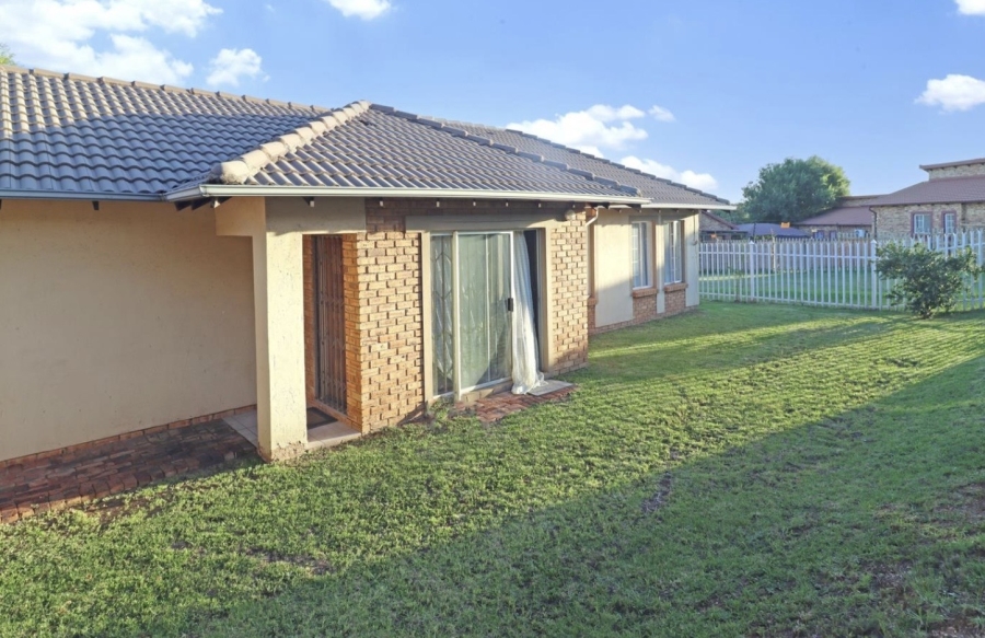 3 Bedroom Property for Sale in Kosmosdal Gauteng