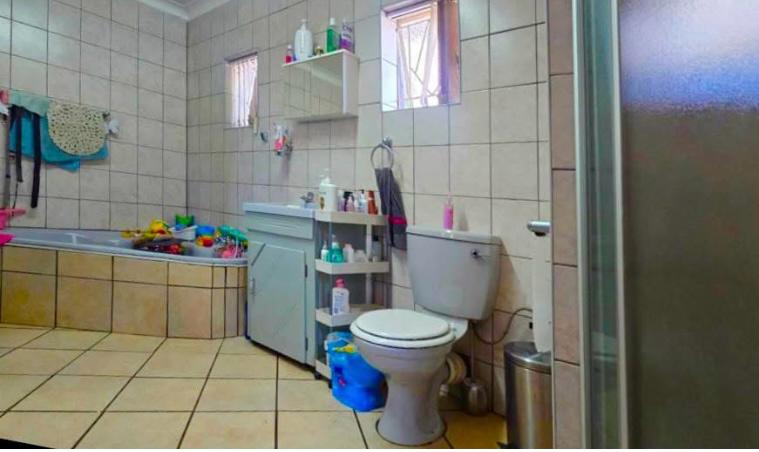 3 Bedroom Property for Sale in Vanderbijlpark SW 5 Gauteng