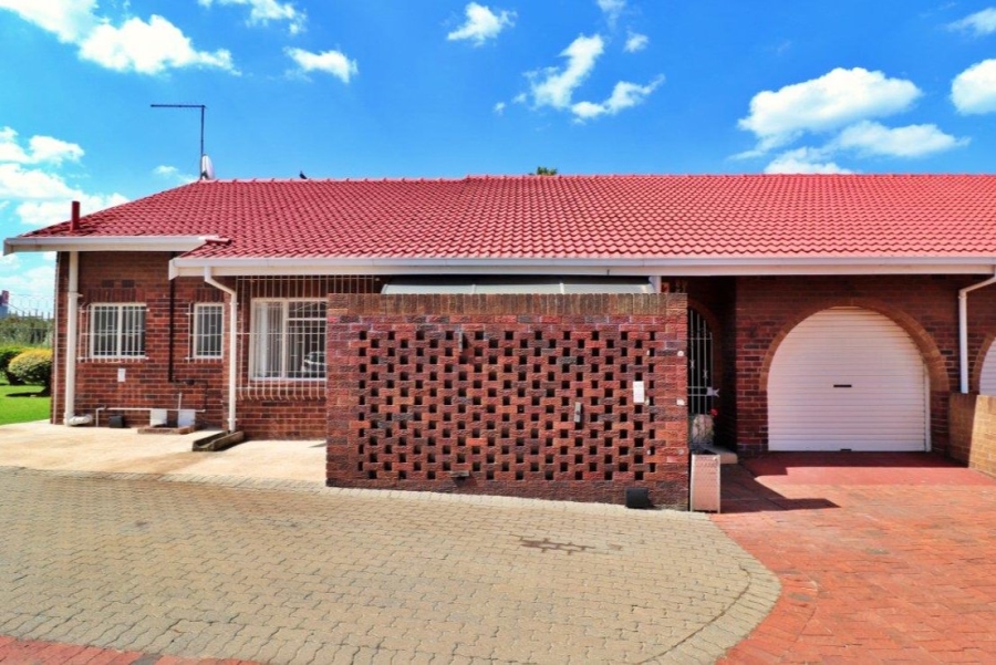 3 Bedroom Property for Sale in Rustivia Gauteng