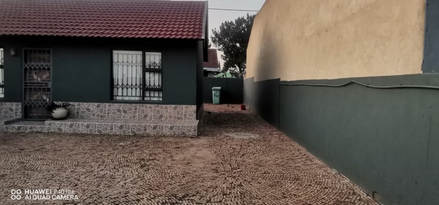 2 Bedroom Property for Sale in Palm Springs Gauteng