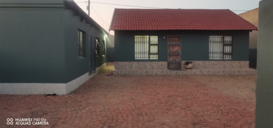 2 Bedroom Property for Sale in Palm Springs Gauteng