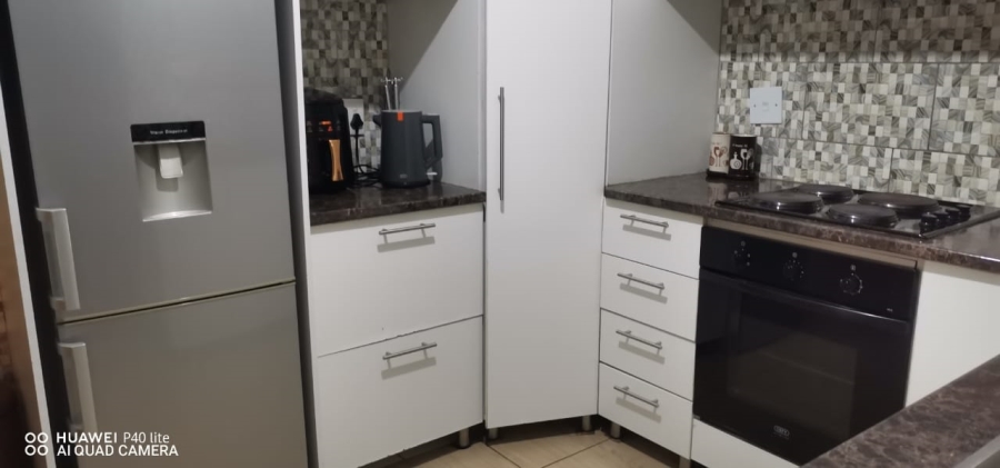 2 Bedroom Property for Sale in Palm Springs Gauteng