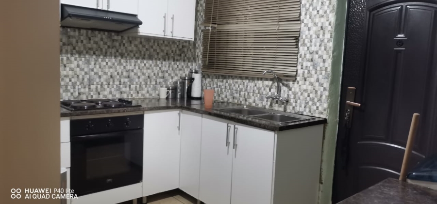 2 Bedroom Property for Sale in Palm Springs Gauteng