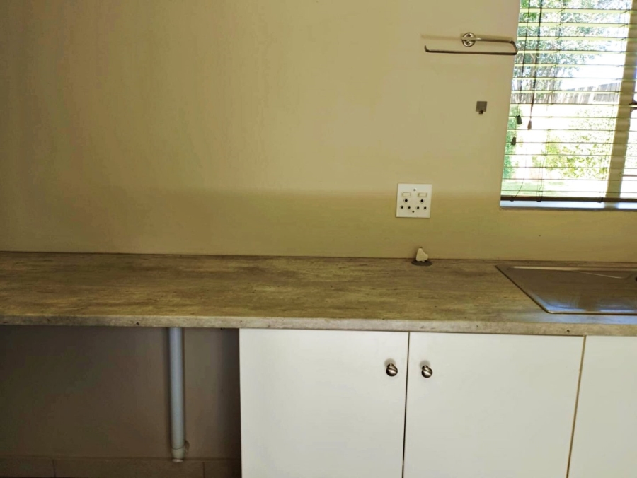 To Let 1 Bedroom Property for Rent in Raslouw A H Gauteng