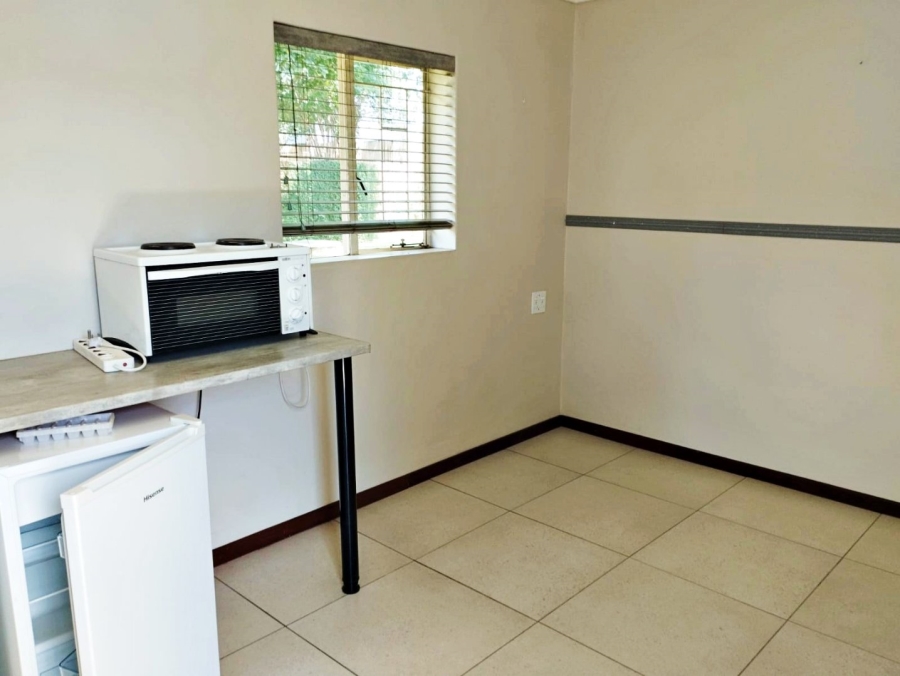 To Let 1 Bedroom Property for Rent in Raslouw A H Gauteng