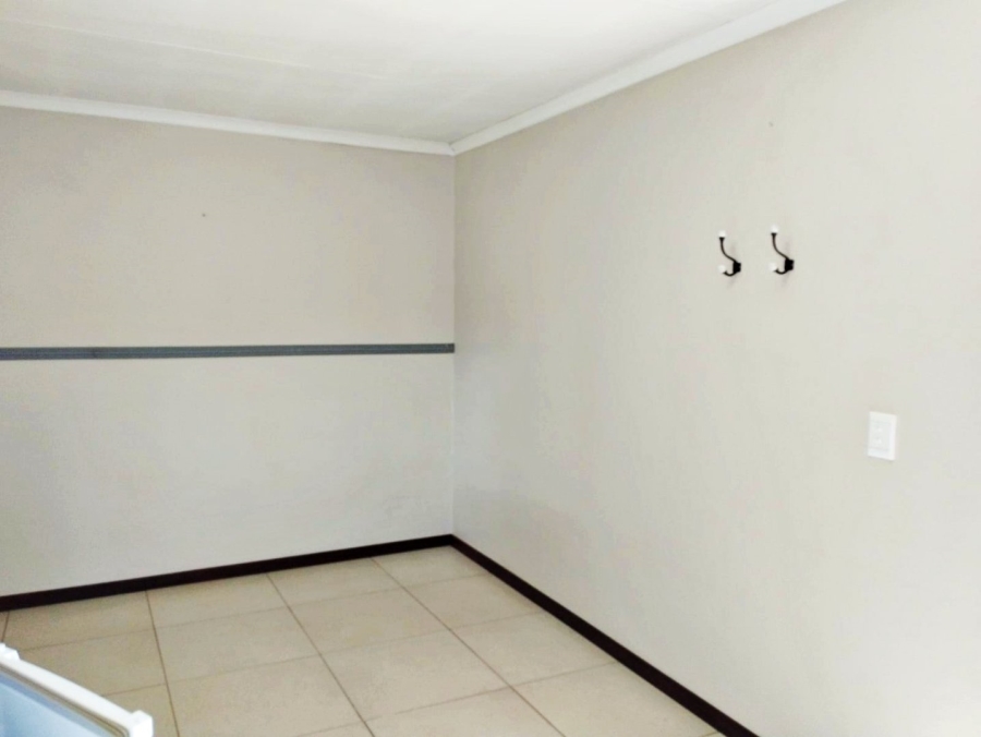 To Let 1 Bedroom Property for Rent in Raslouw A H Gauteng