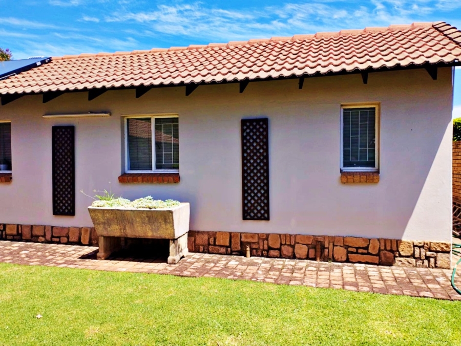 To Let 1 Bedroom Property for Rent in Raslouw A H Gauteng
