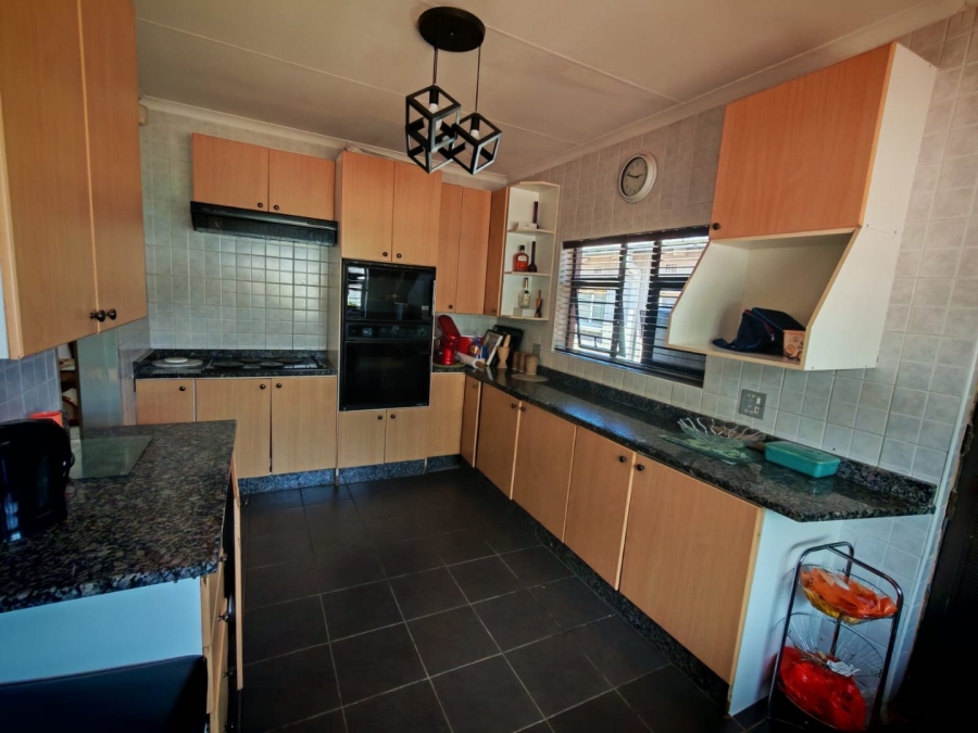 To Let 3 Bedroom Property for Rent in Roseacre Gauteng