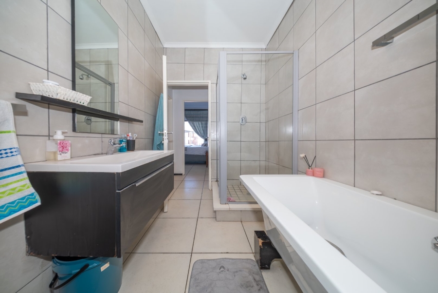 2 Bedroom Property for Sale in Greenstone Hill Gauteng