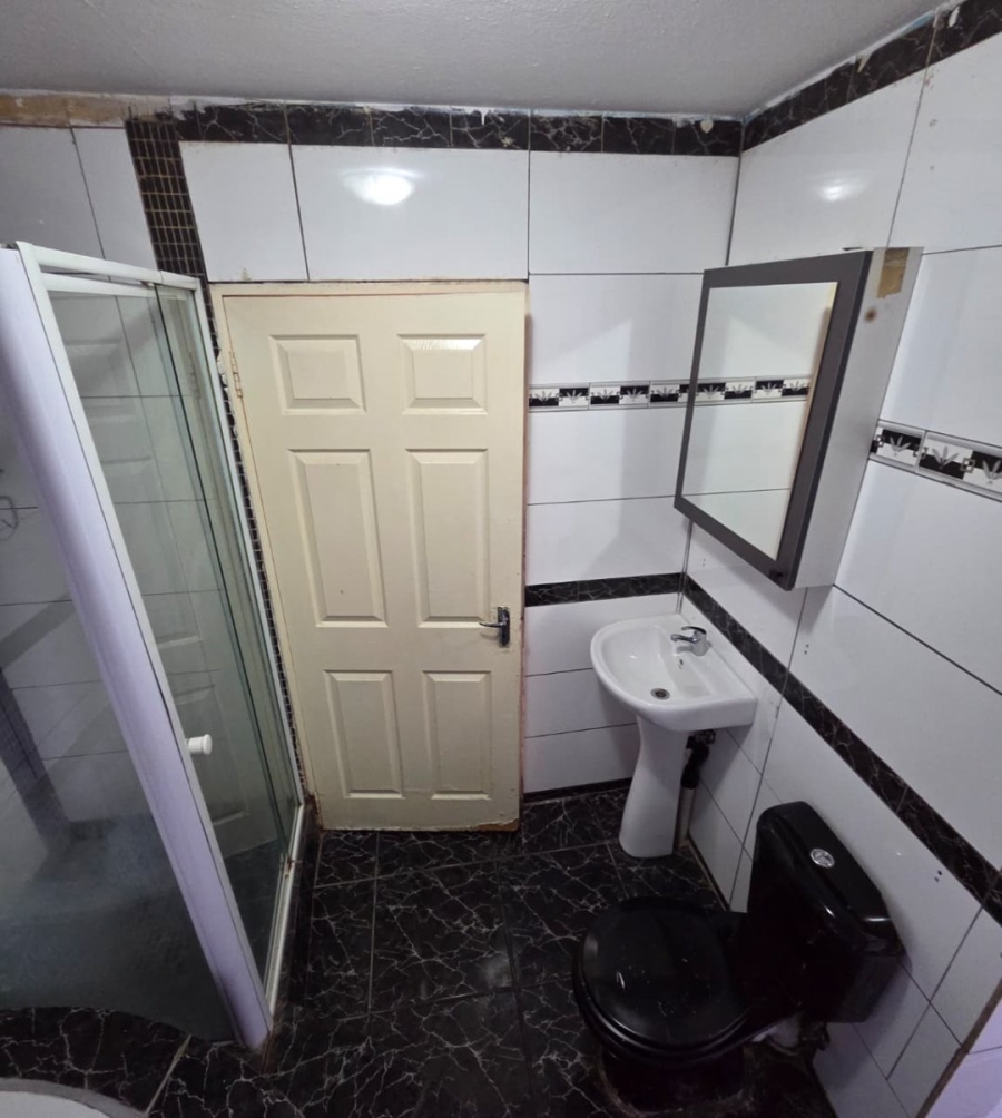 To Let 2 Bedroom Property for Rent in Ridgeway Gauteng