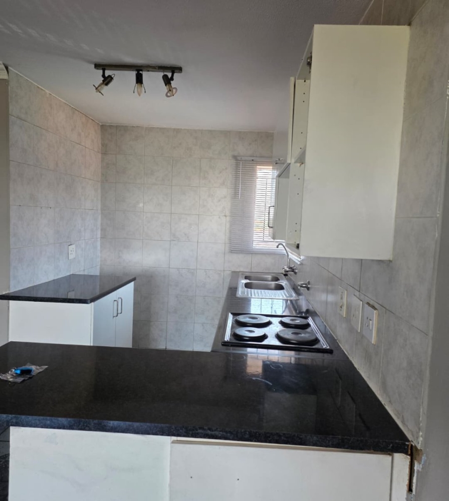 To Let 2 Bedroom Property for Rent in Ridgeway Gauteng