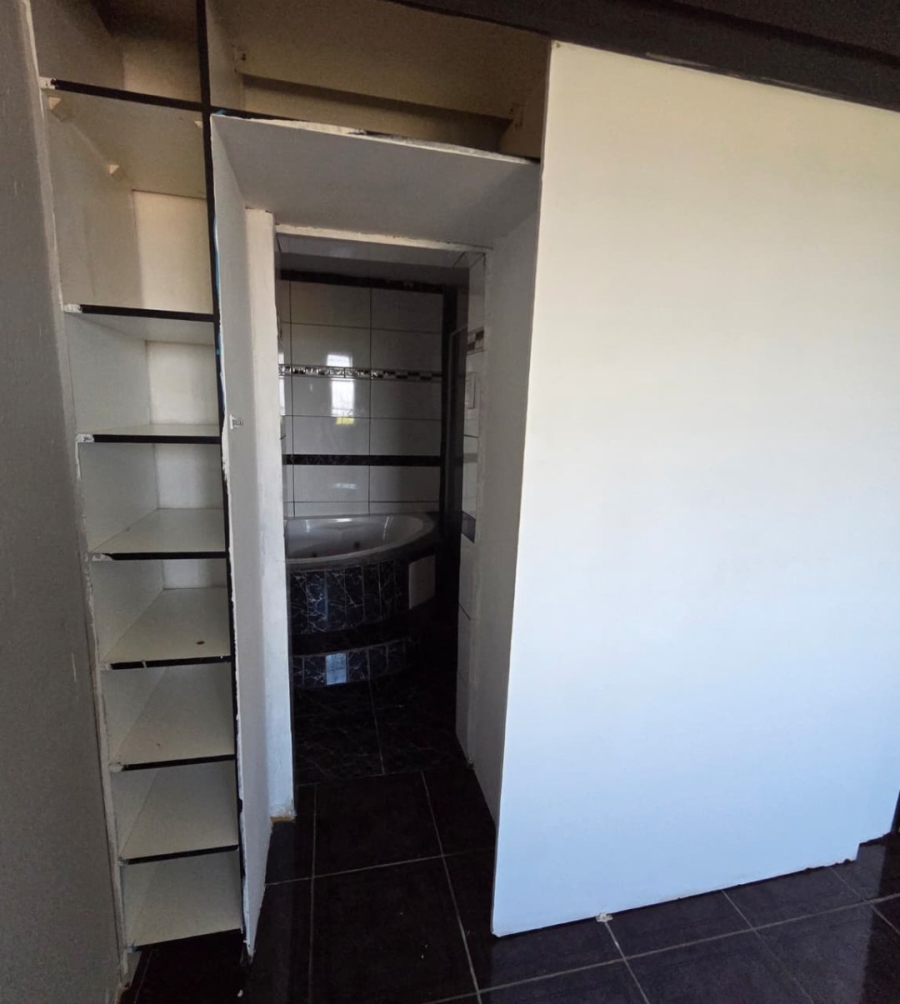 To Let 2 Bedroom Property for Rent in Ridgeway Gauteng