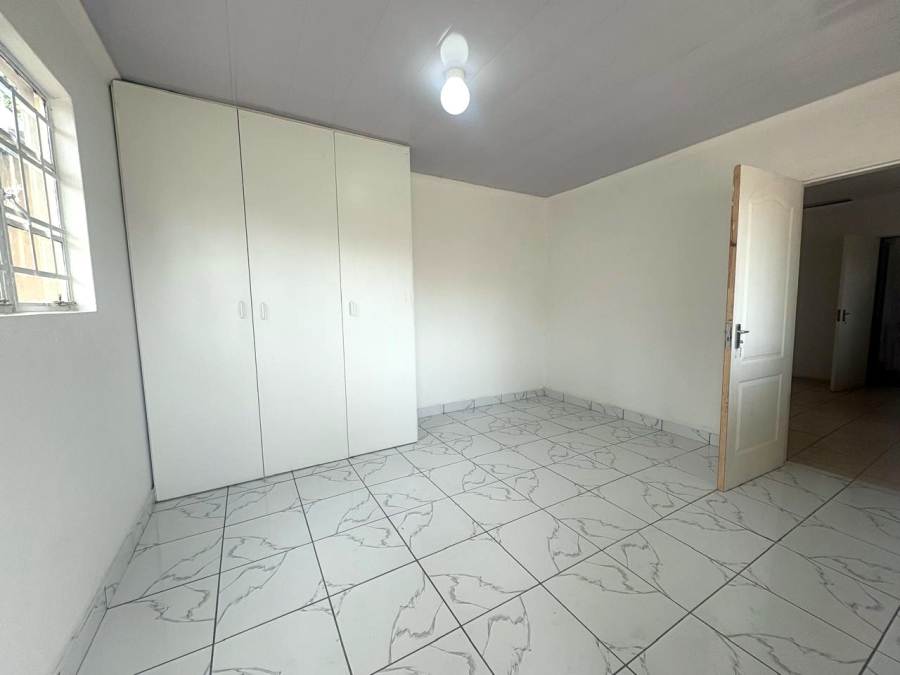 To Let 1 Bedroom Property for Rent in Olivedale Gauteng