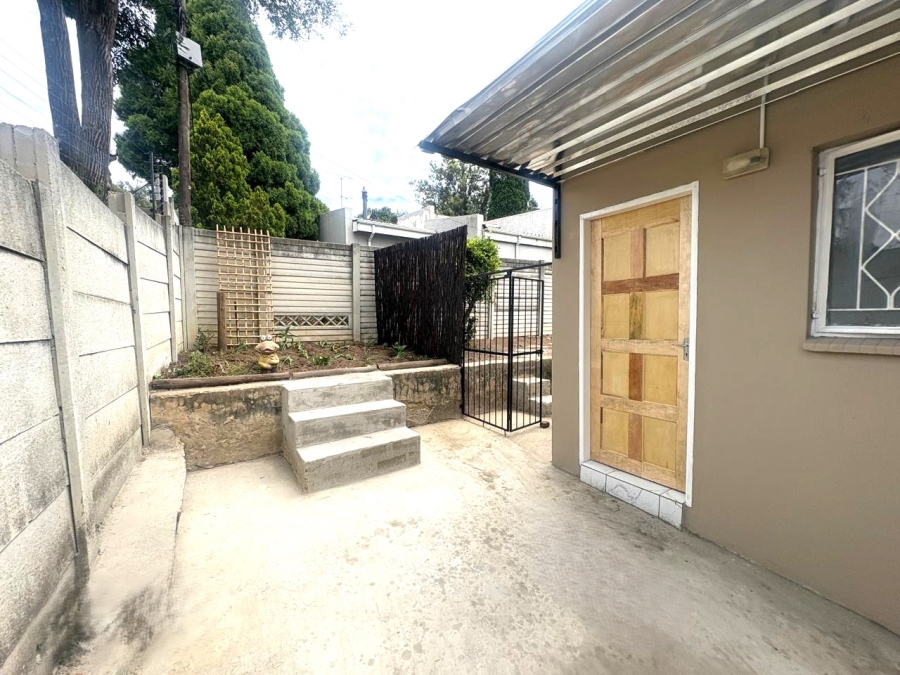To Let 1 Bedroom Property for Rent in Olivedale Gauteng