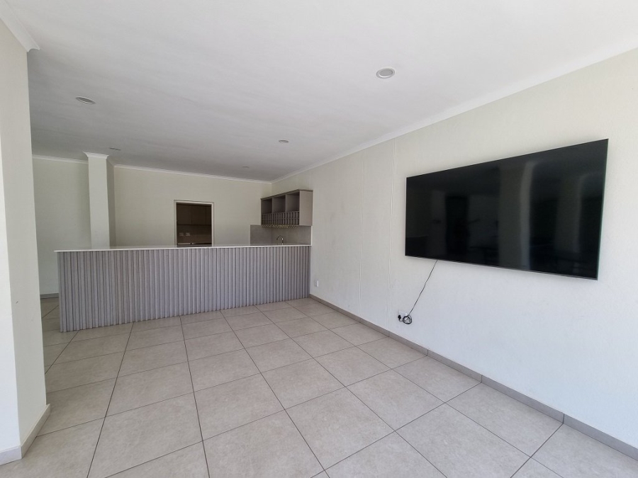 1 Bedroom Property for Sale in Greenstone Hill Gauteng