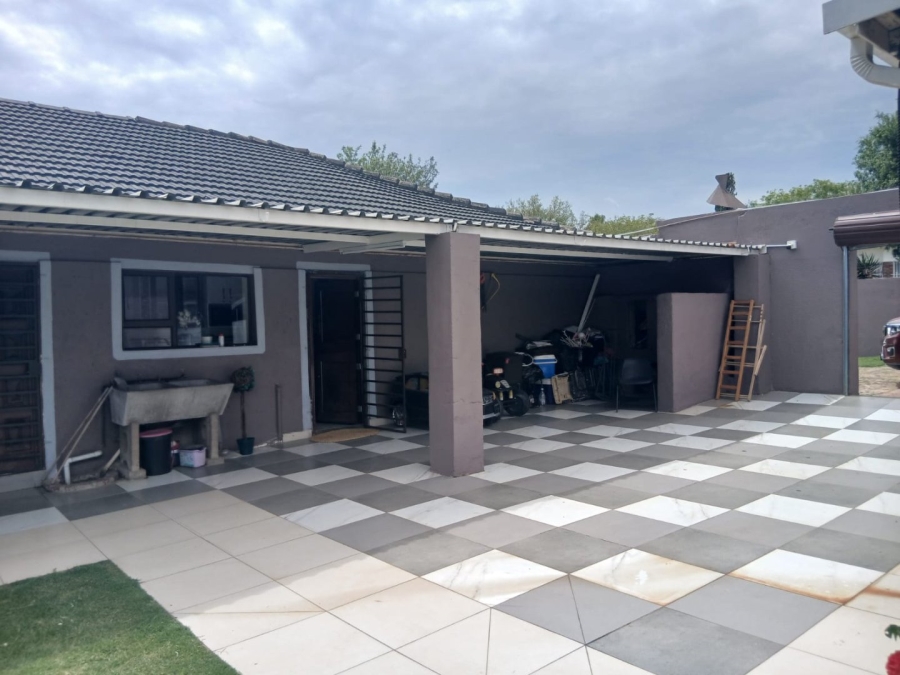 3 Bedroom Property for Sale in Edenvale Central Gauteng